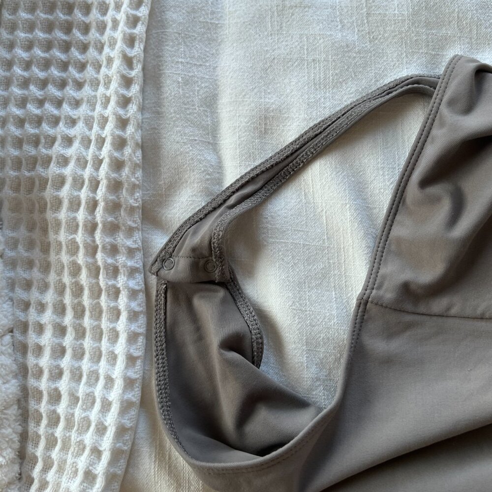 Aritzia Babaton Contour Kasha Taupe 90’s Bodysuit - Picture 6 of 6